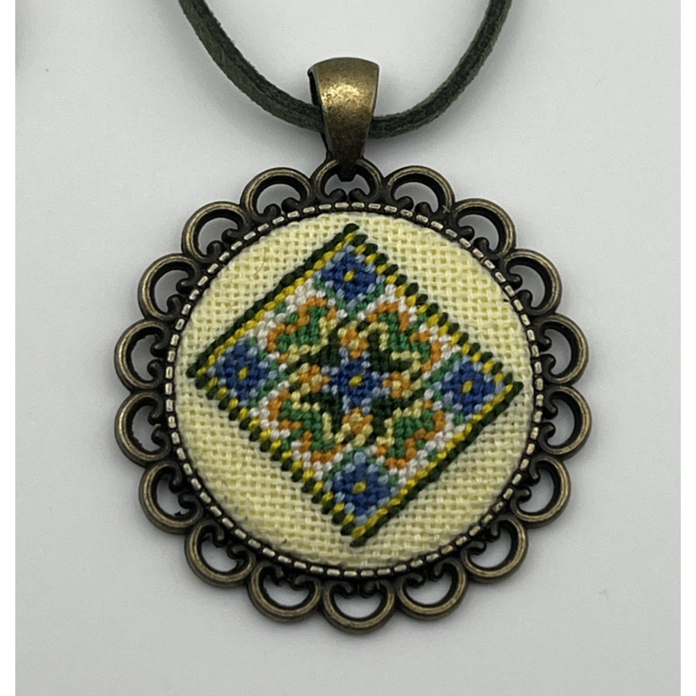 Micro Embroidered Needlepoint Round Pendant Necklace Bronze Tone Boho Reversible